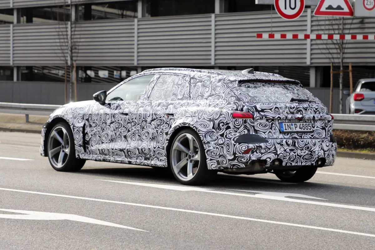 Nuova Audi RS5, arriva nel 2025 e sarà ibrida [Foto Spia] (3)