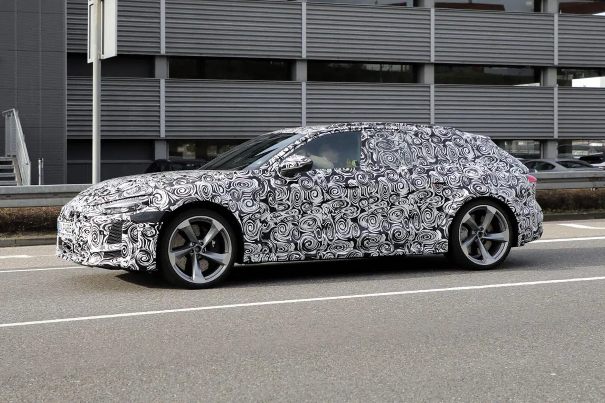 Nuova Audi RS5, arriva nel 2025 e sarà ibrida [Foto Spia] (6)