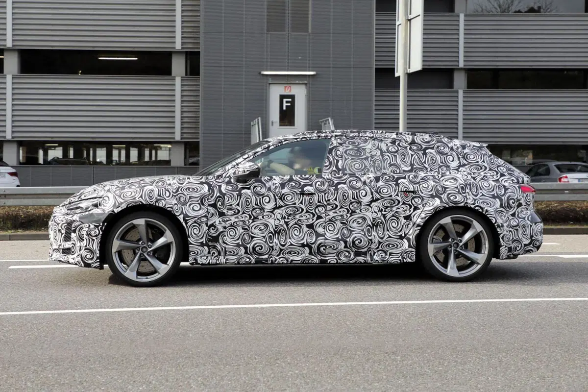 Nuova Audi RS5, arriva nel 2025 e sarà ibrida [Foto Spia] (8)