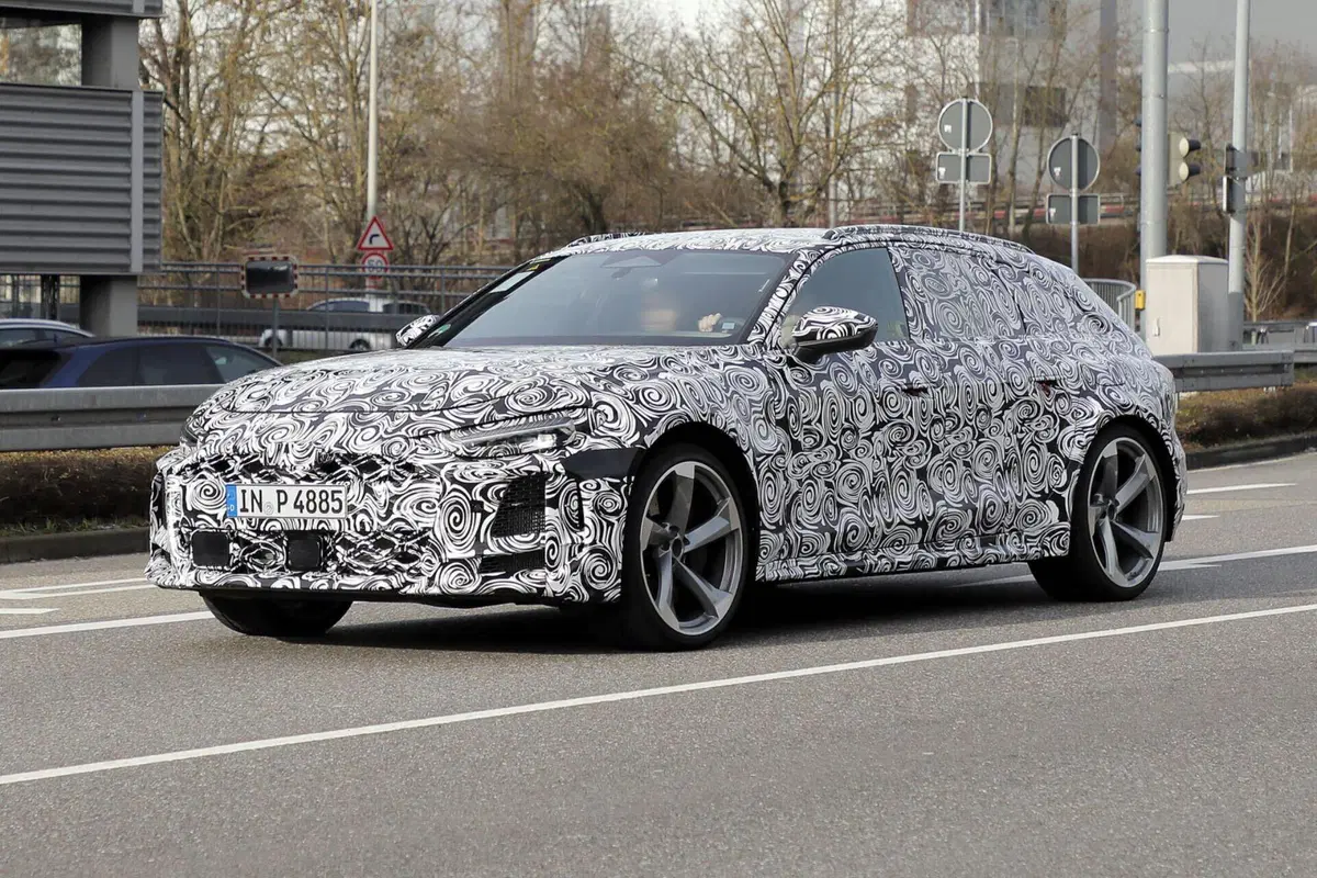 Nuova Audi RS5, arriva nel 2025 e sarà ibrida [Foto Spia] (9)