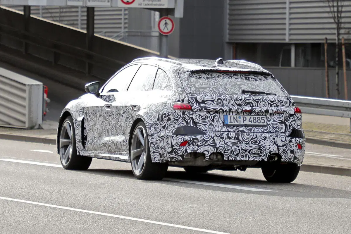 Nuova Audi RS5, arriva nel 2025 e sarà ibrida [Foto Spia] (10)