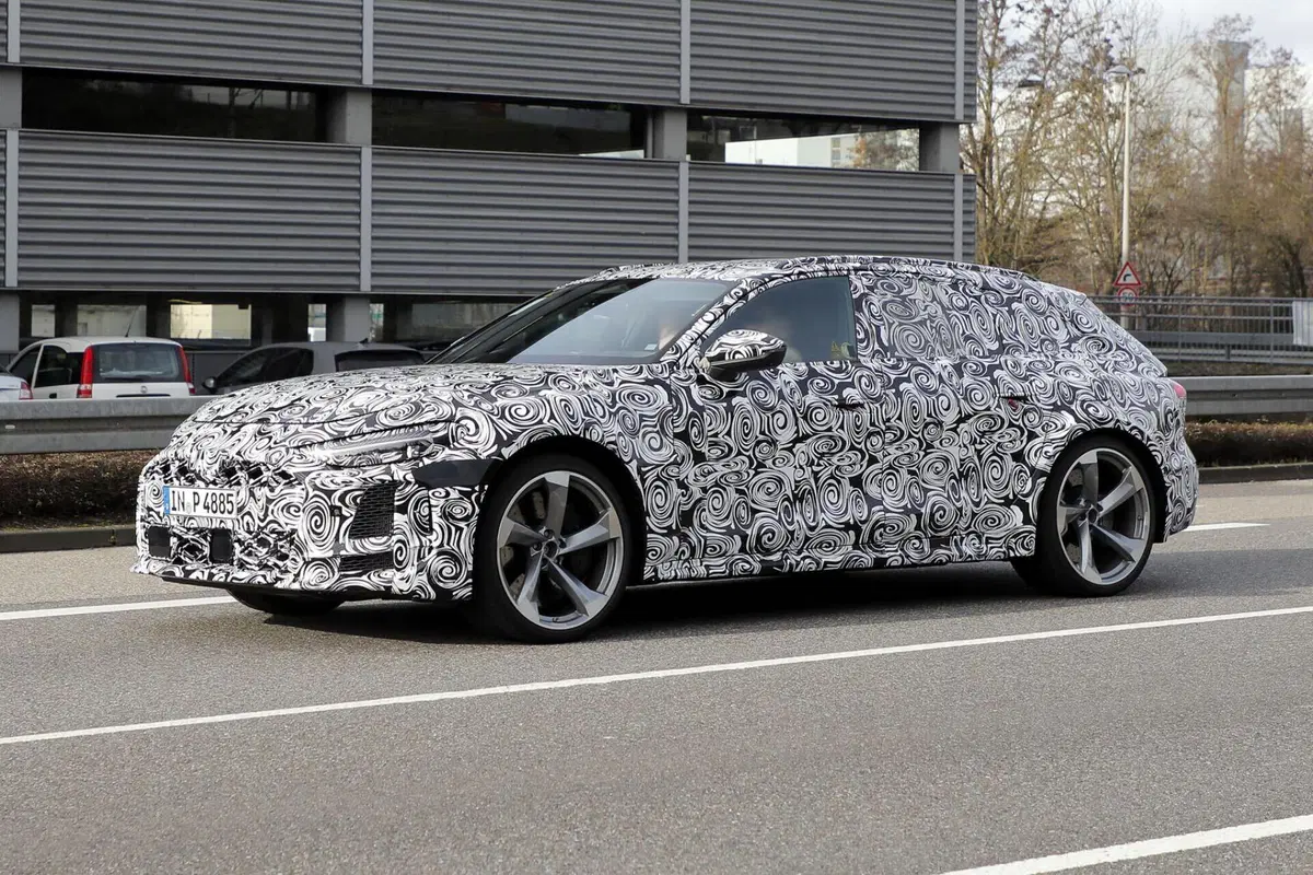 Nuova Audi RS5, arriva nel 2025 e sarà ibrida [Foto Spia] (11)
