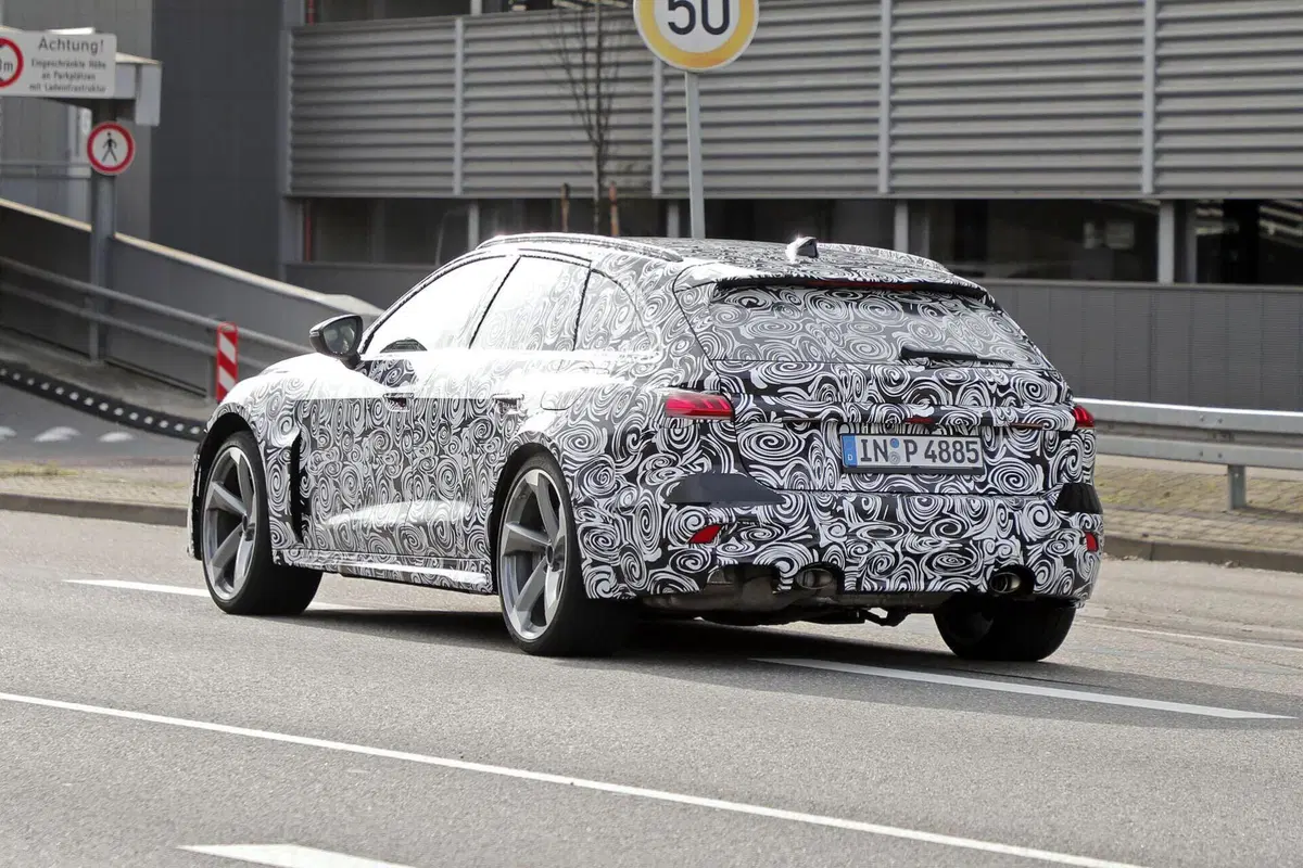 Nuova Audi RS5, arriva nel 2025 e sarà ibrida [Foto Spia] (13)