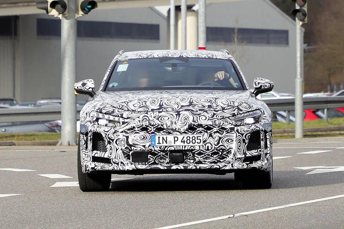 Nuova Audi RS5, arriva nel 2025 e sarà ibrida [Foto Spia] (14)