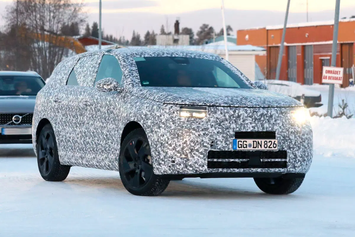 Opel Grandland, ecco la nuova generazione [Foto Spia] (6)