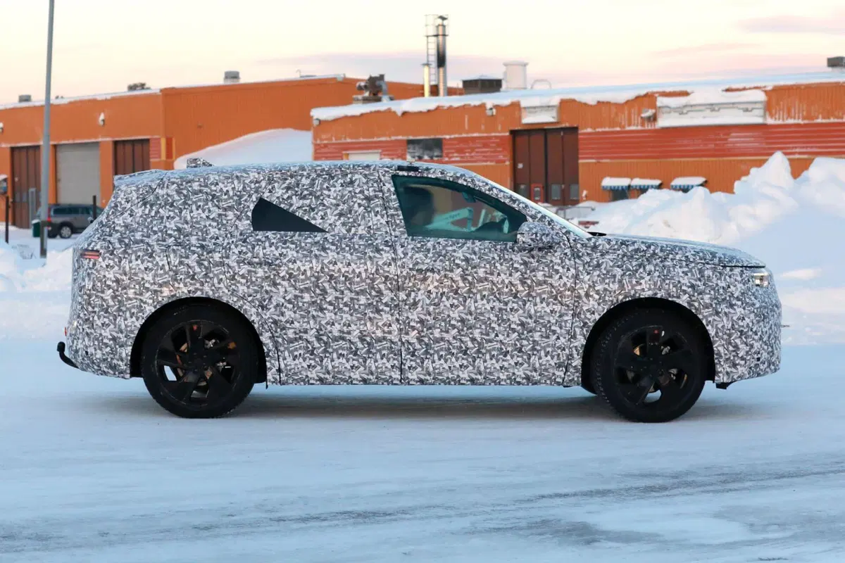 Opel Grandland, ecco la nuova generazione [Foto Spia] (8)