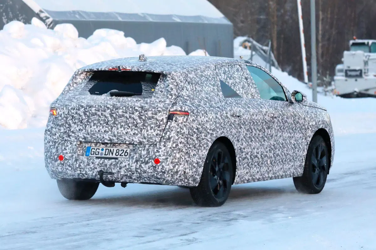 Opel Grandland, ecco la nuova generazione [Foto Spia] (9)
