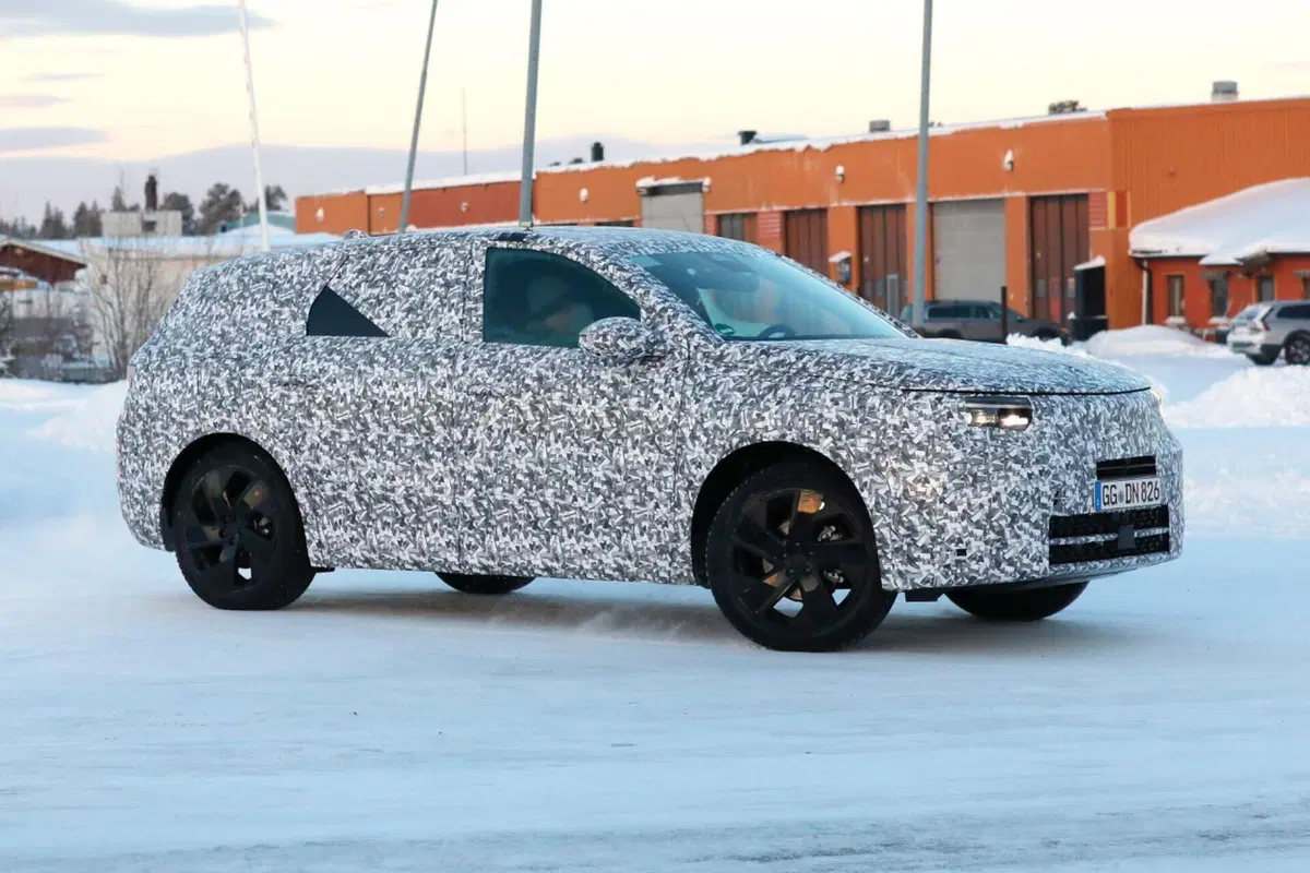 Opel Grandland, ecco la nuova generazione [Foto Spia] (12)