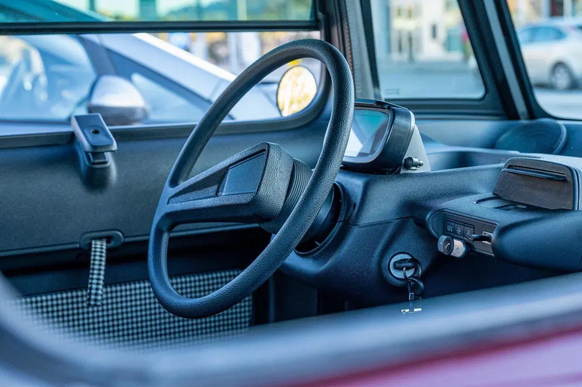 Citroen AMI coi colori della 2CV: è la AMI Charleston di Biancone (5)
