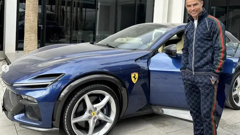 L'auto di famiglia sui social di Cristiano Ronaldo: Ferrari Purosangue
