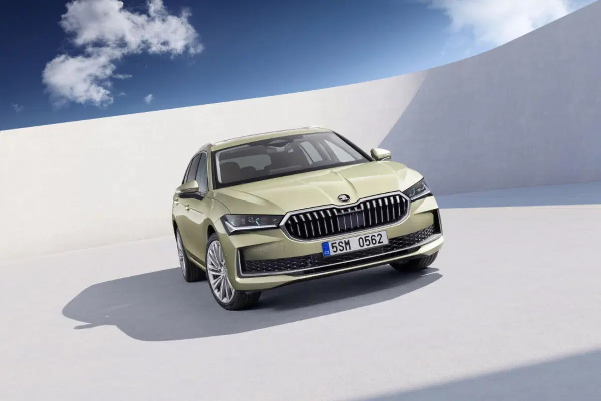Skoda Superb Wagon: prenotazioni per l'iperspazio da 43.500 euro