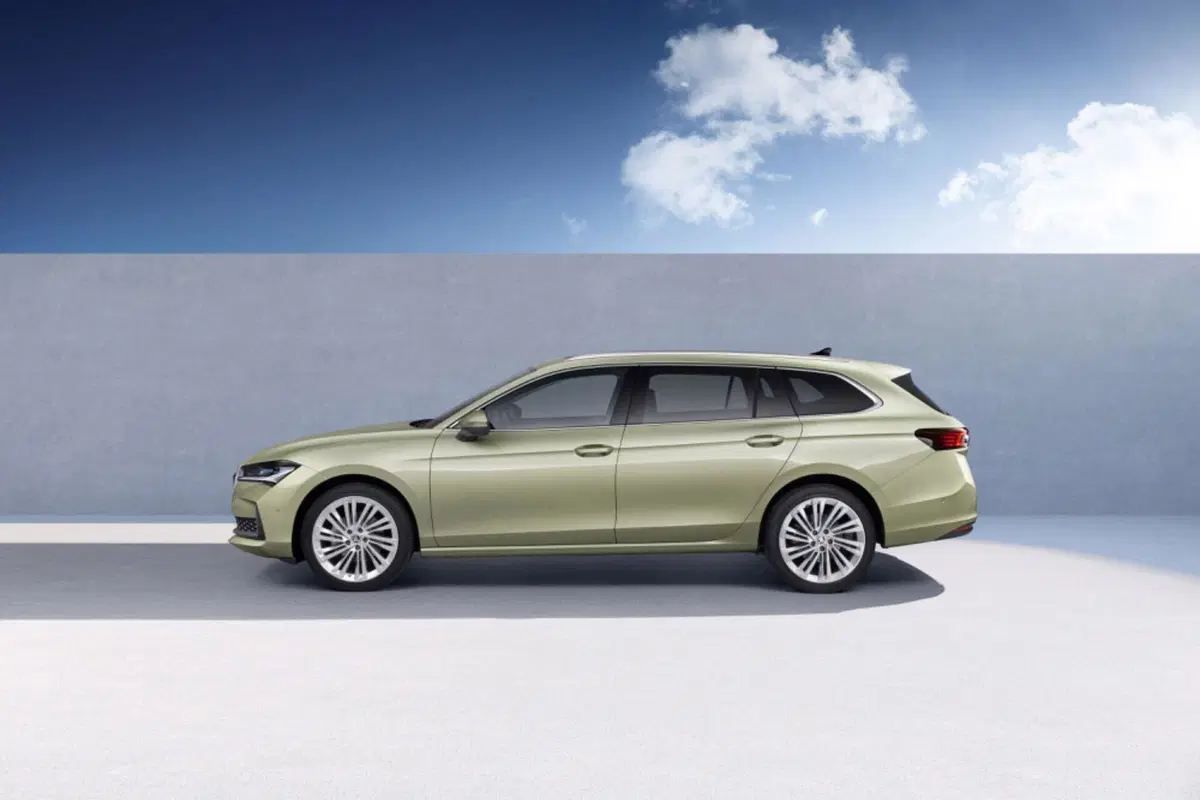 Skoda Superb Wagon: prenotazioni per l'iperspazio da 43.500 euro (3)