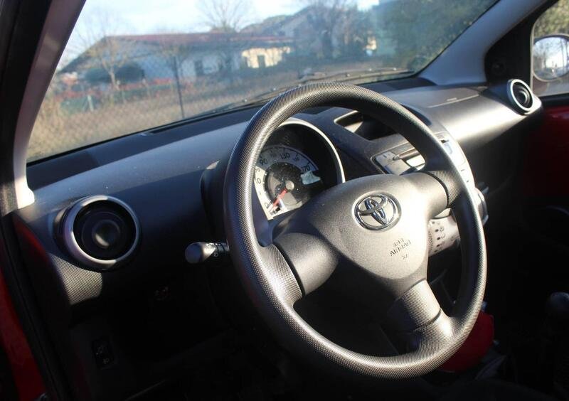 Toyota Aygo 1.0 12V VVT-i 3 porte Active Connect  del 2014 usata a Cesenatico