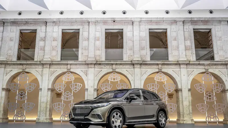 Sapete cos'&egrave; la Putizza? La cerco a Trieste con la Mercedes EQS Suv [VIDEO]