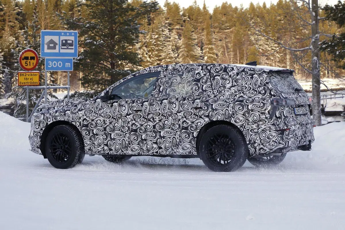Audi Q9, arriva nel 2025 e avrà (forse) un V8 [Foto Spia] (8)