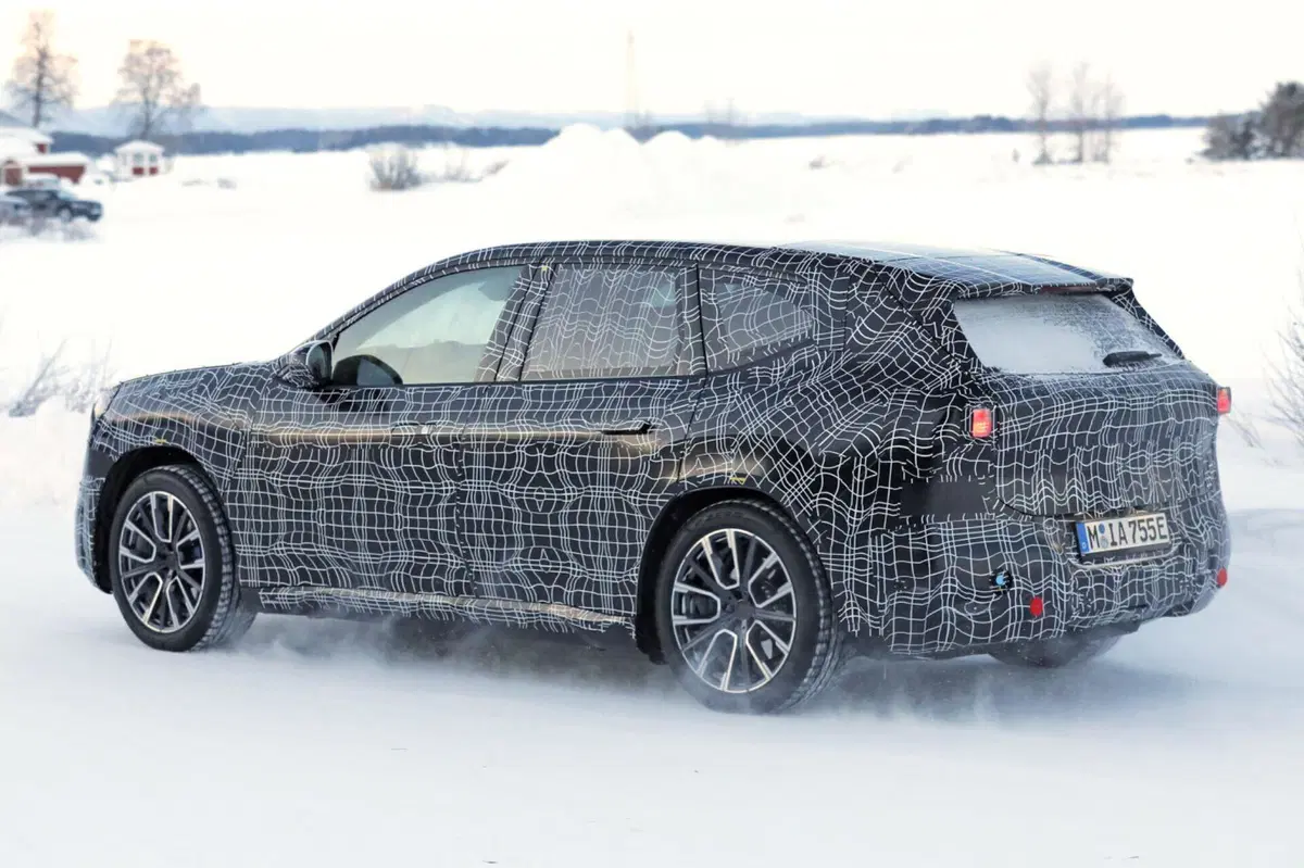 BMW iX3, sarà la prima elettrica con la piattaforma Neue Klasse [Foto Spia] (3)