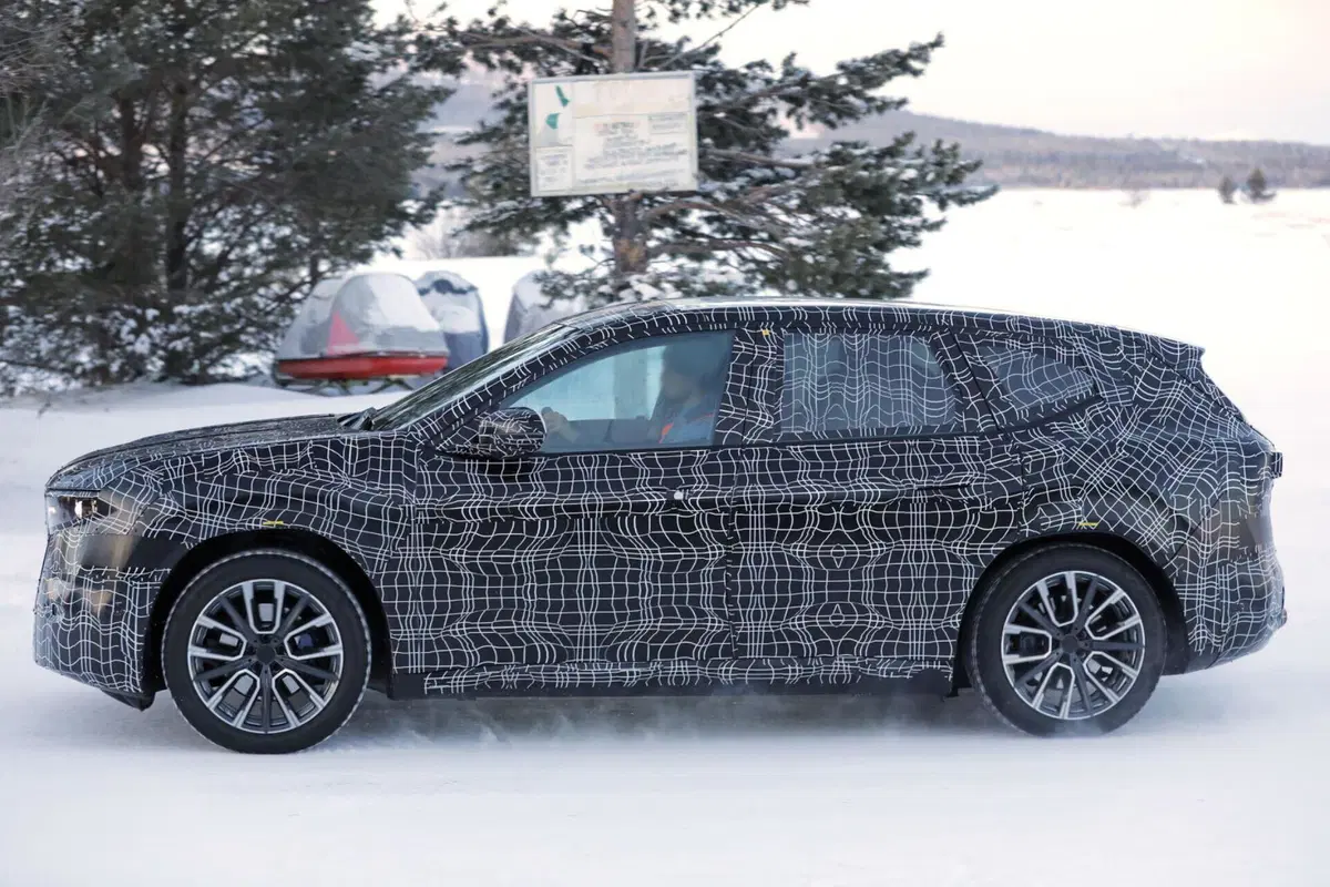 BMW iX3, sarà la prima elettrica con la piattaforma Neue Klasse [Foto Spia] (6)