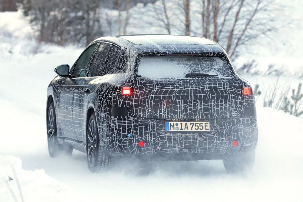 BMW iX3, sarà la prima elettrica con la piattaforma Neue Klasse [Foto Spia] (7)
