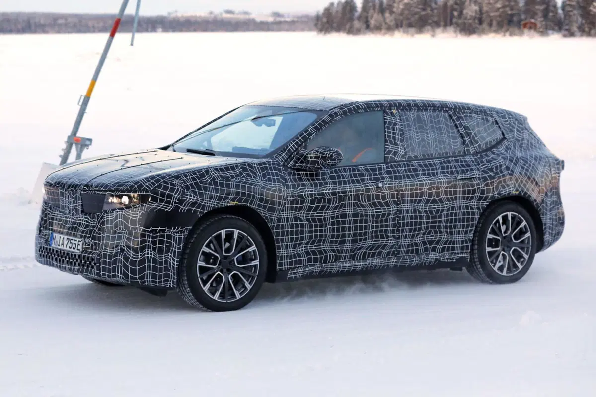 BMW iX3, sarà la prima elettrica con la piattaforma Neue Klasse [Foto Spia] (9)