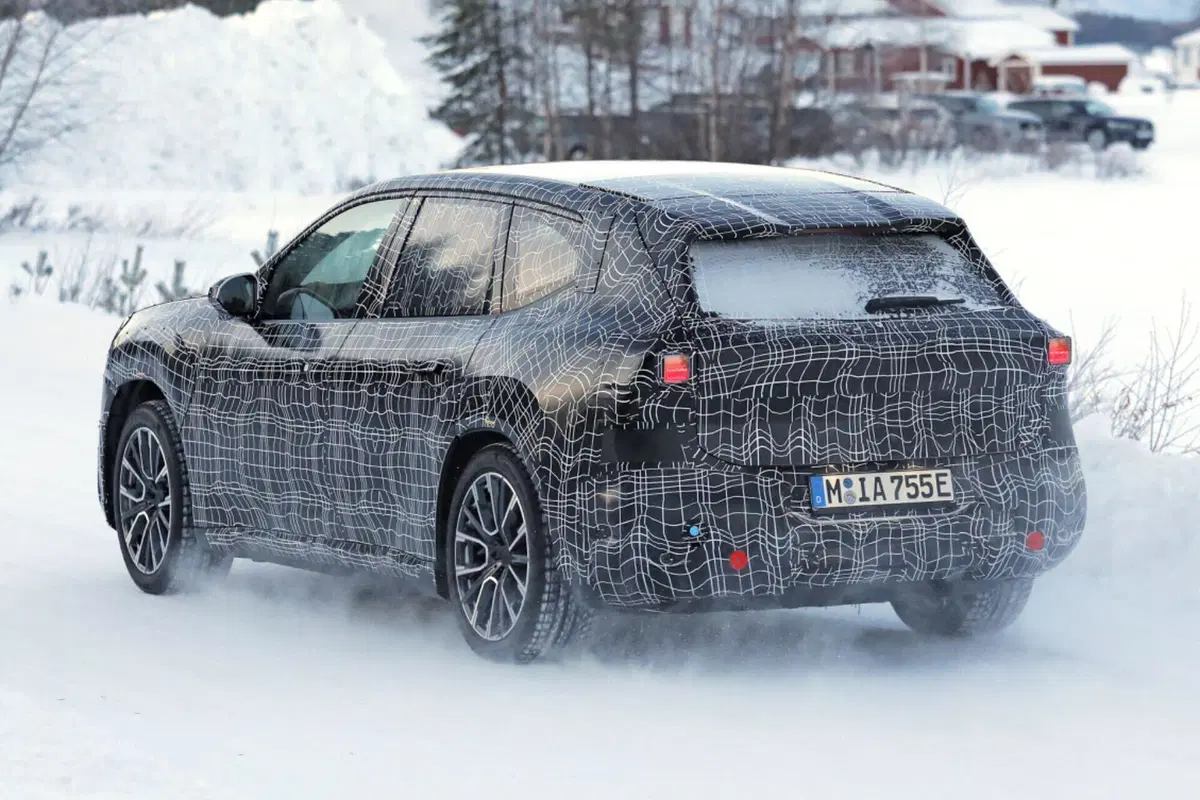 BMW iX3, sarà la prima elettrica con la piattaforma Neue Klasse [Foto Spia] (11)