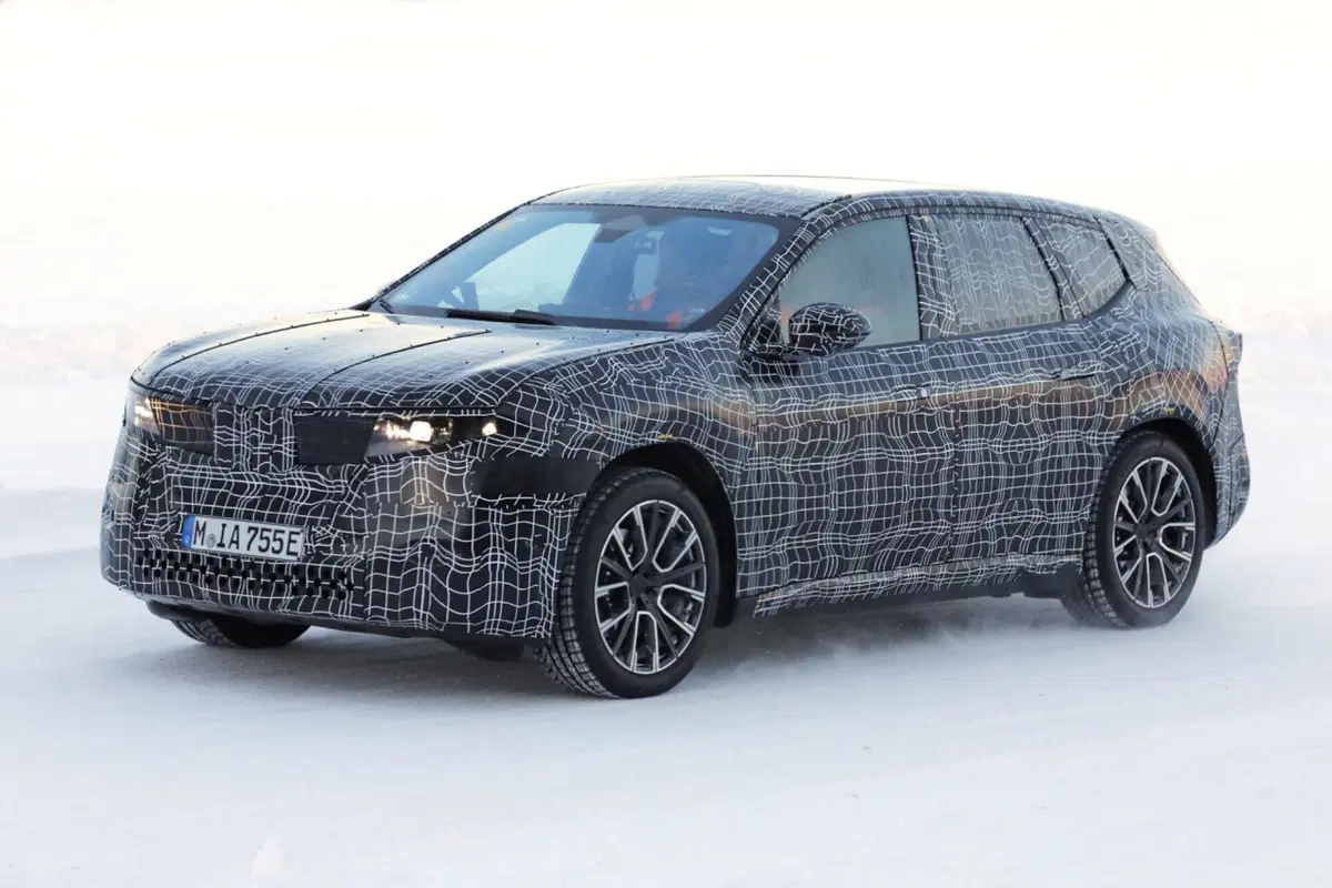 BMW iX3, sarà la prima elettrica con la piattaforma Neue Klasse [Foto Spia] (13)