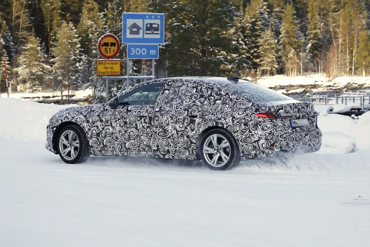 Nuova Audi A5, i motori TSFI e TDI saranno ancora disponibili [Foto Spia] (4)