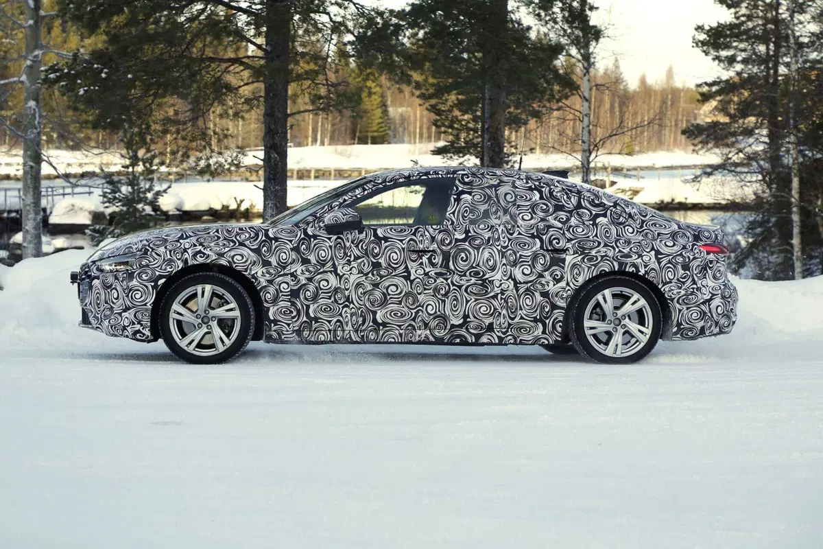 Nuova Audi A5, i motori TSFI e TDI saranno ancora disponibili [Foto Spia] (5)