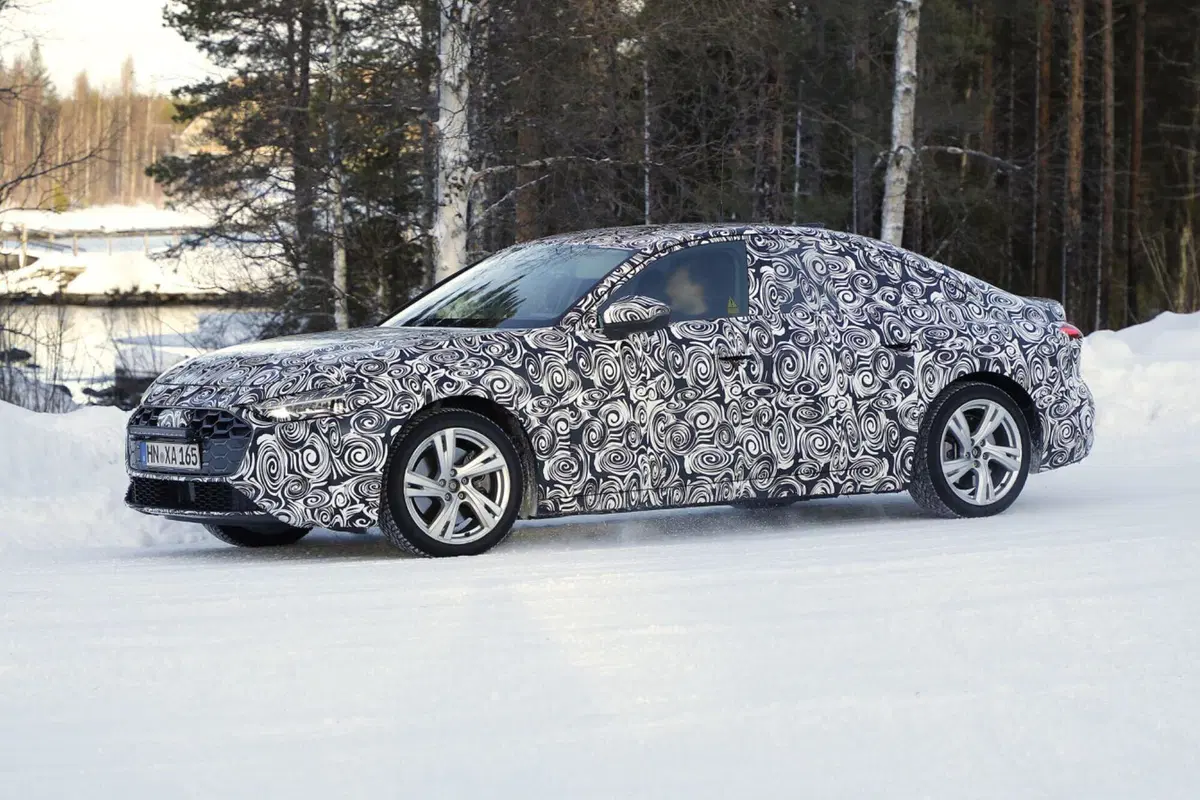 Nuova Audi A5, i motori TSFI e TDI saranno ancora disponibili [Foto Spia] (6)