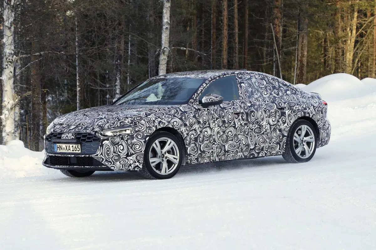 Nuova Audi A5, i motori TSFI e TDI saranno ancora disponibili [Foto Spia] (8)