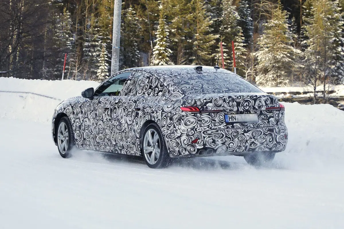 Nuova Audi A5, i motori TSFI e TDI saranno ancora disponibili [Foto Spia] (10)