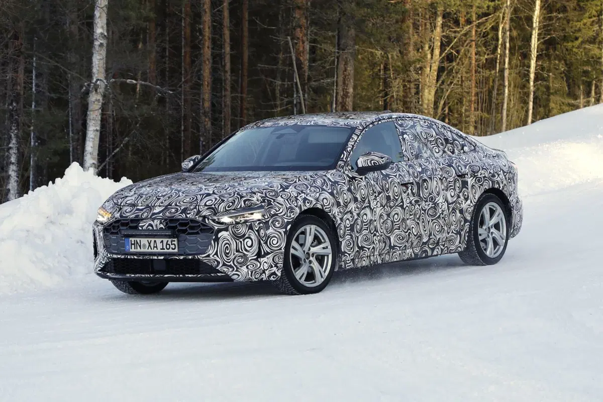 Nuova Audi A5, i motori TSFI e TDI saranno ancora disponibili [Foto Spia] (11)