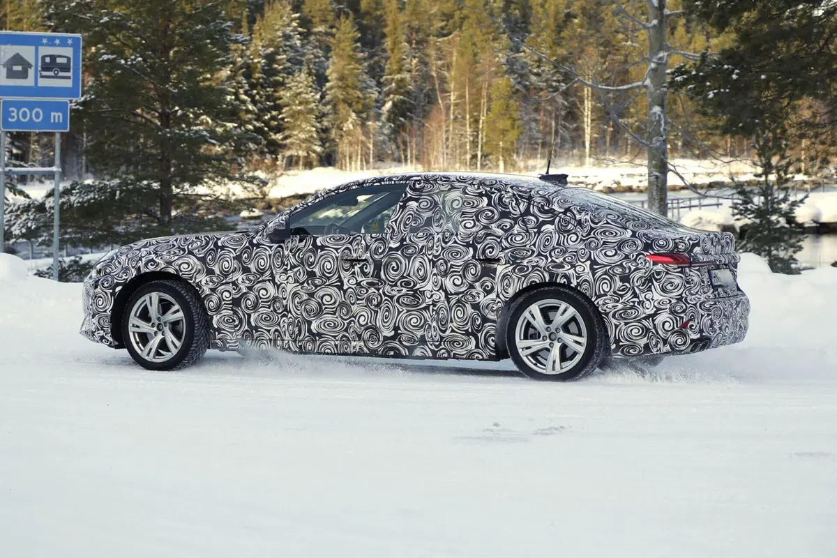 Nuova Audi A5, i motori TSFI e TDI saranno ancora disponibili [Foto Spia] (12)