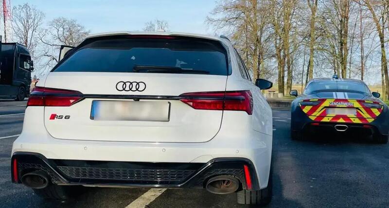 Francia: sfida la Polizia in Alpine con una Audi RS6 a 272 km/h... 