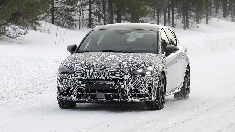Cupra Leon 2024, il nuovo facelift &egrave; in arrivo [Foto Spia]