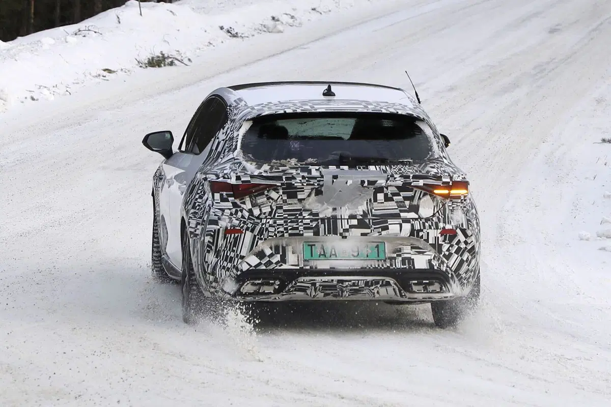 Cupra Leon 2024, il nuovo facelift è in arrivo [Foto Spia] (2)