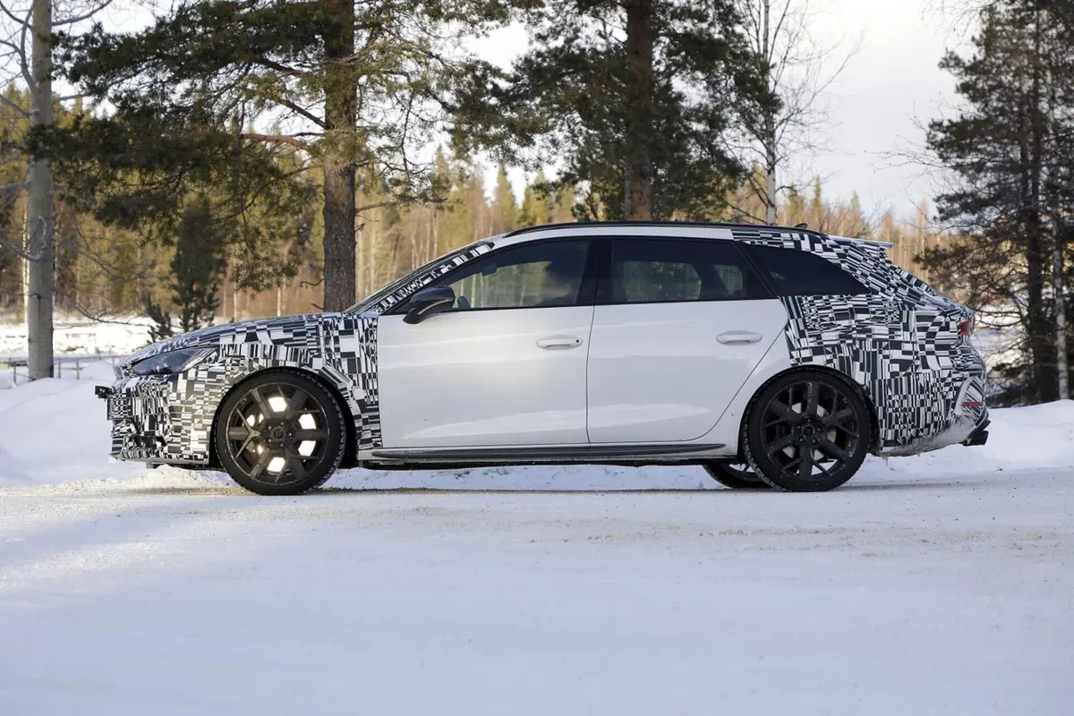 Cupra Leon 2024, il nuovo facelift è in arrivo [Foto Spia] (3)