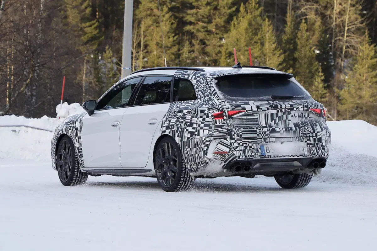 Cupra Leon 2024, il nuovo facelift è in arrivo [Foto Spia] (10)