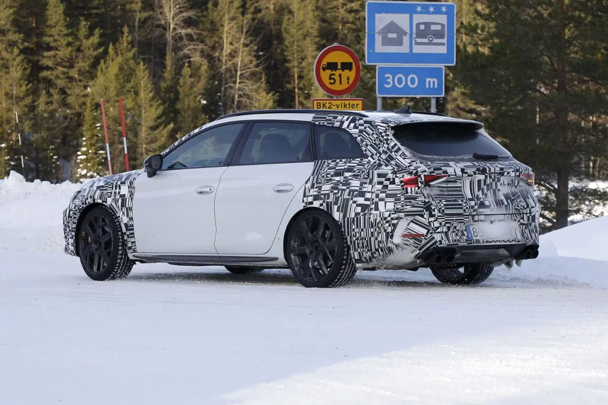 Cupra Leon 2024, il nuovo facelift è in arrivo [Foto Spia] (11)