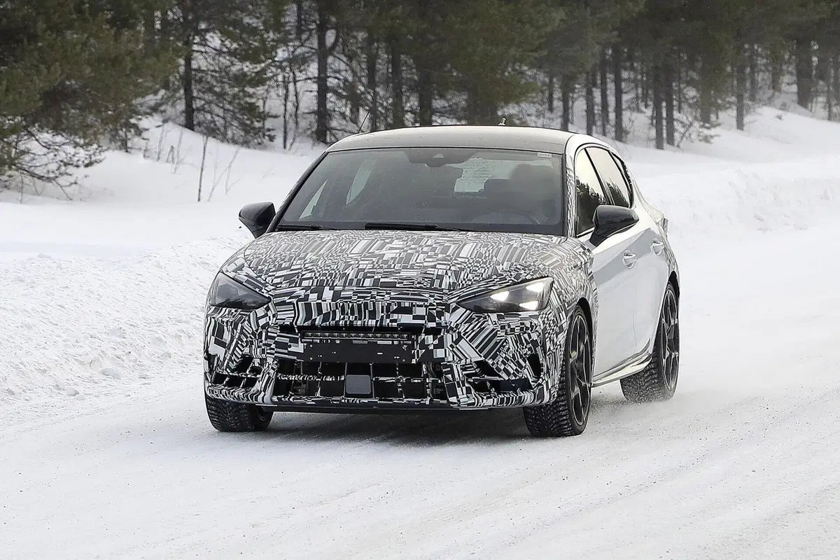 Cupra Leon 2024, il nuovo facelift è in arrivo [Foto Spia] (12)