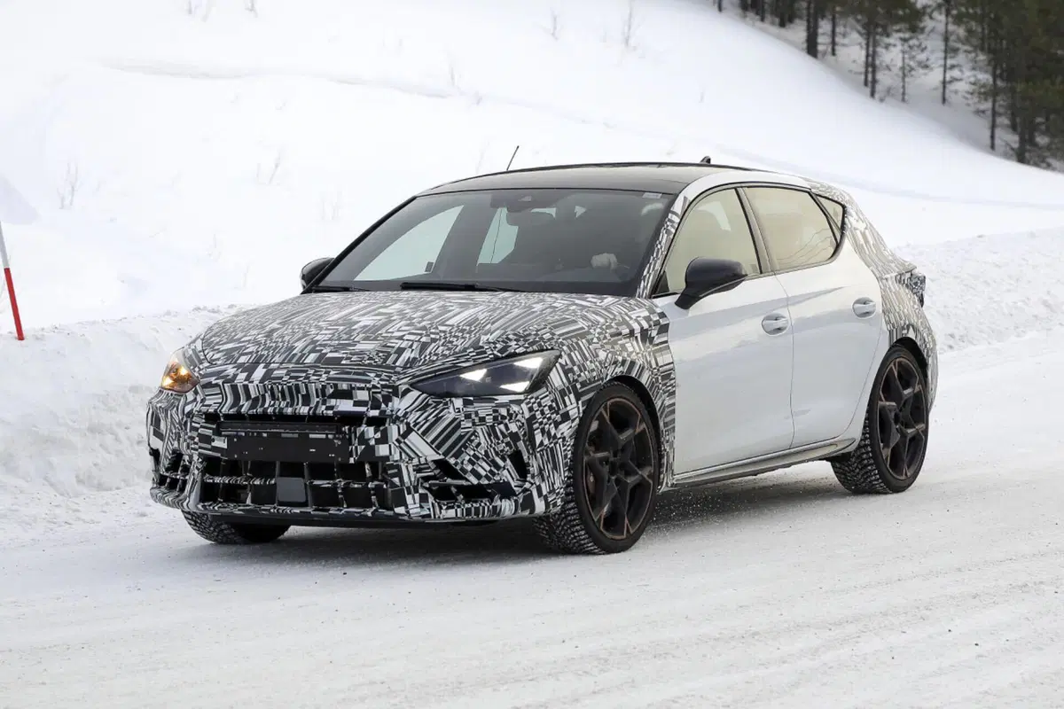 Cupra Leon 2024, il nuovo facelift è in arrivo [Foto Spia] (13)