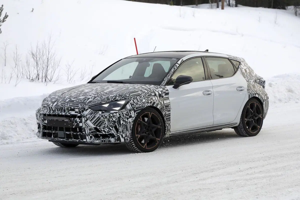 Cupra Leon 2024, il nuovo facelift è in arrivo [Foto Spia] (15)