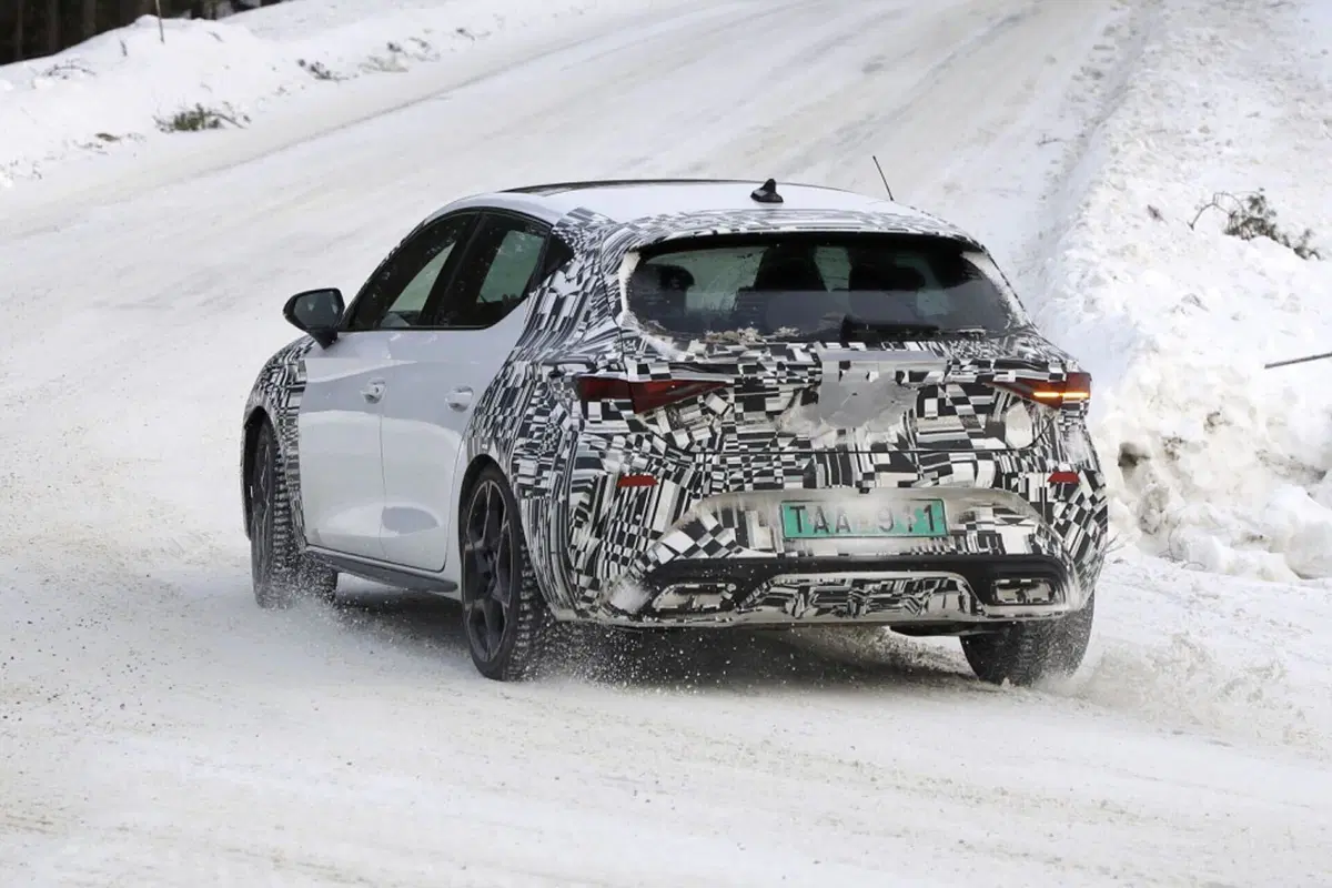 Cupra Leon 2024, il nuovo facelift è in arrivo [Foto Spia] (19)