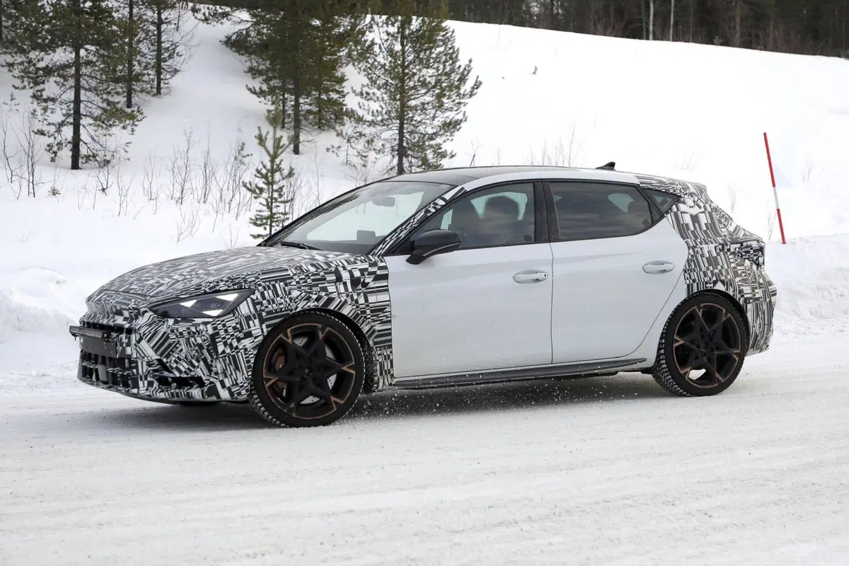 Cupra Leon 2024, il nuovo facelift è in arrivo [Foto Spia] (21)