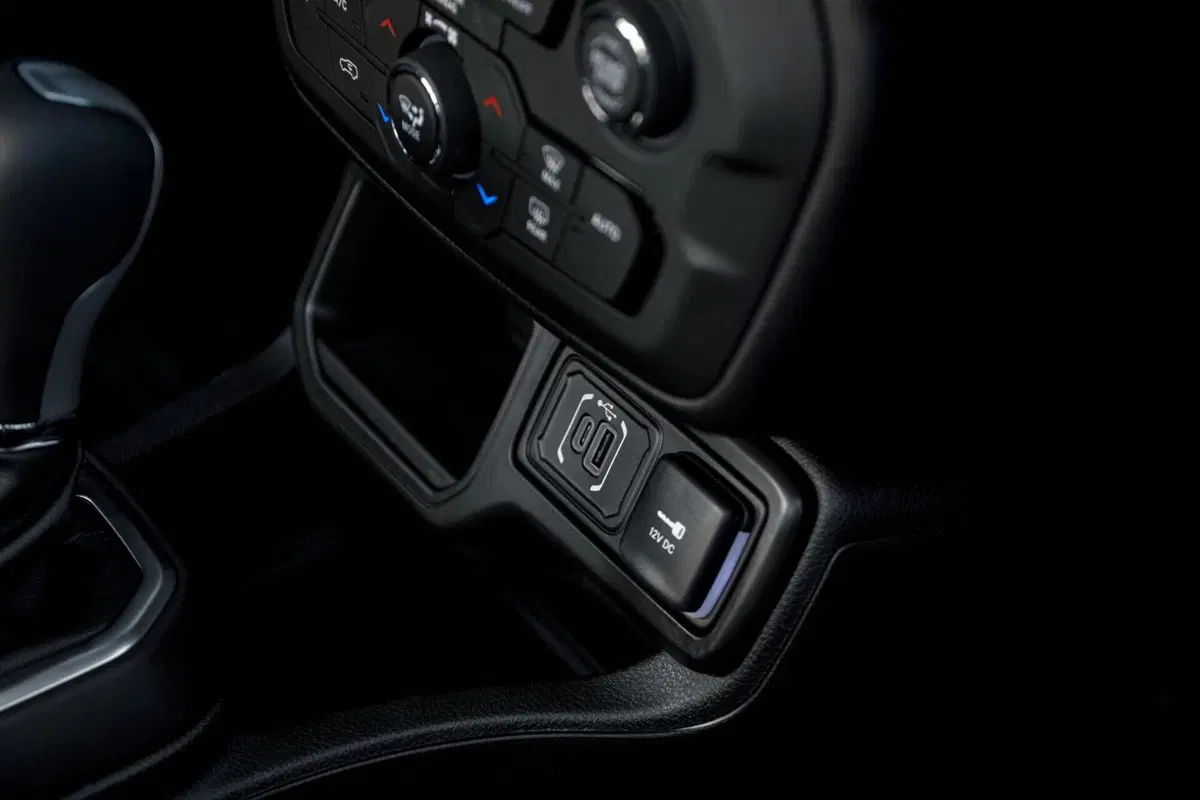 Jeep Renegade 2024, il nuovo Model Year sarà solo ibrido (6)