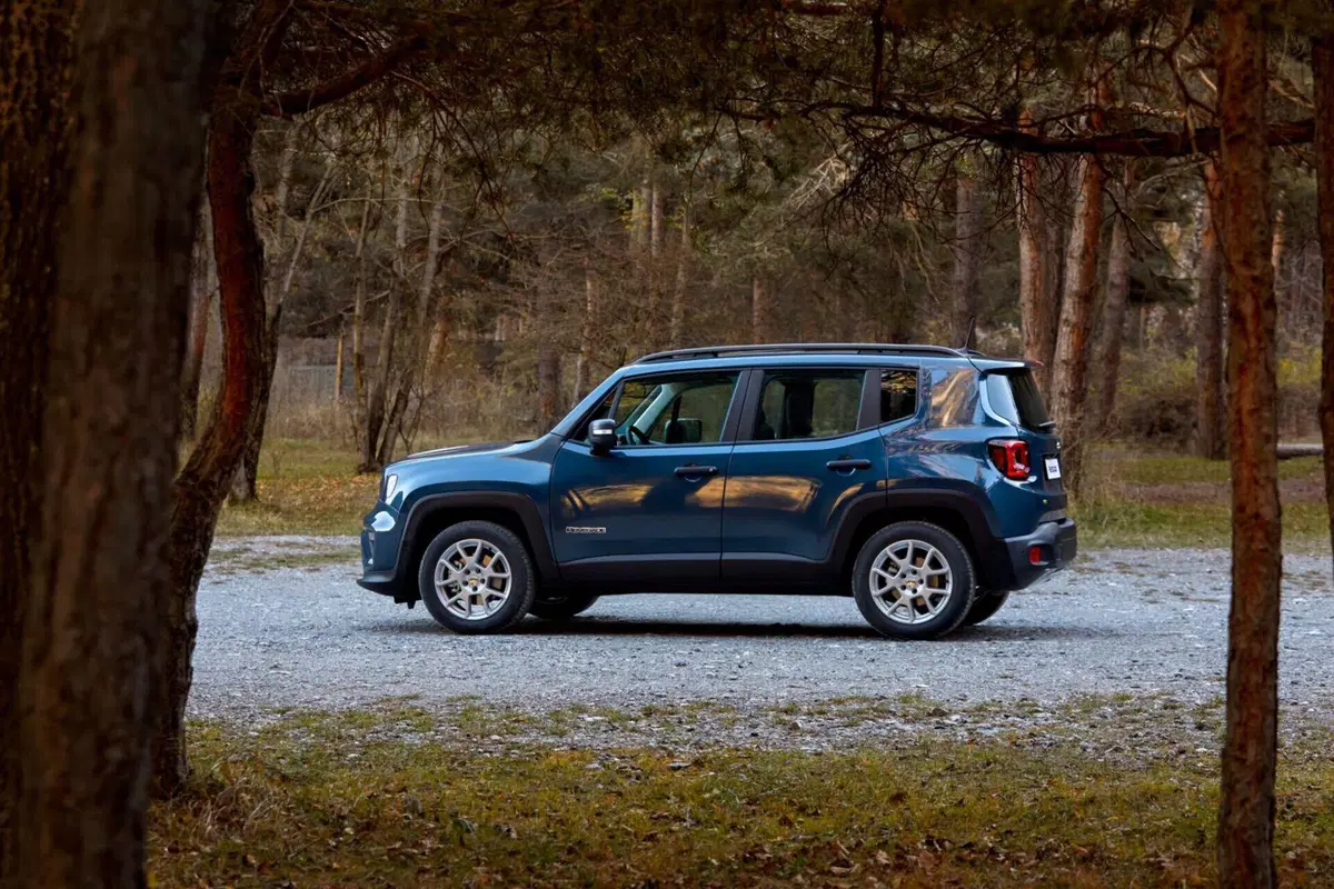 Jeep Renegade 2024, il nuovo Model Year sarà solo ibrido (7)
