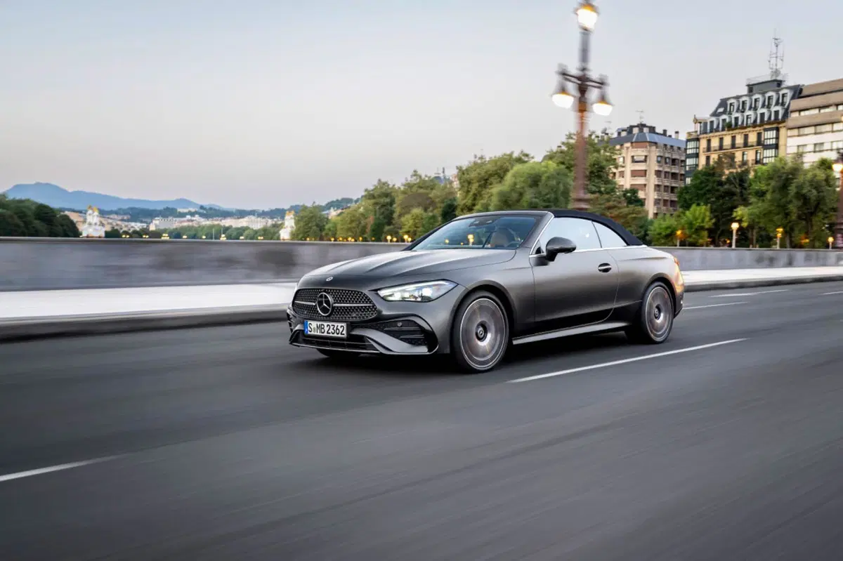Mercedes CLE Cabriolet, pronta per l’estate en plein air  (10)