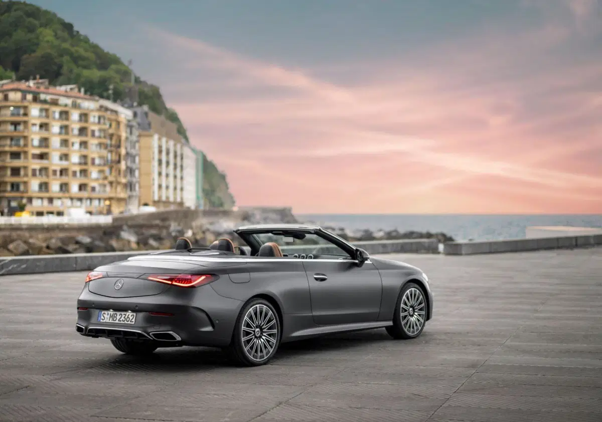 Mercedes CLE Cabriolet, pronta per l’estate en plein air  (20)