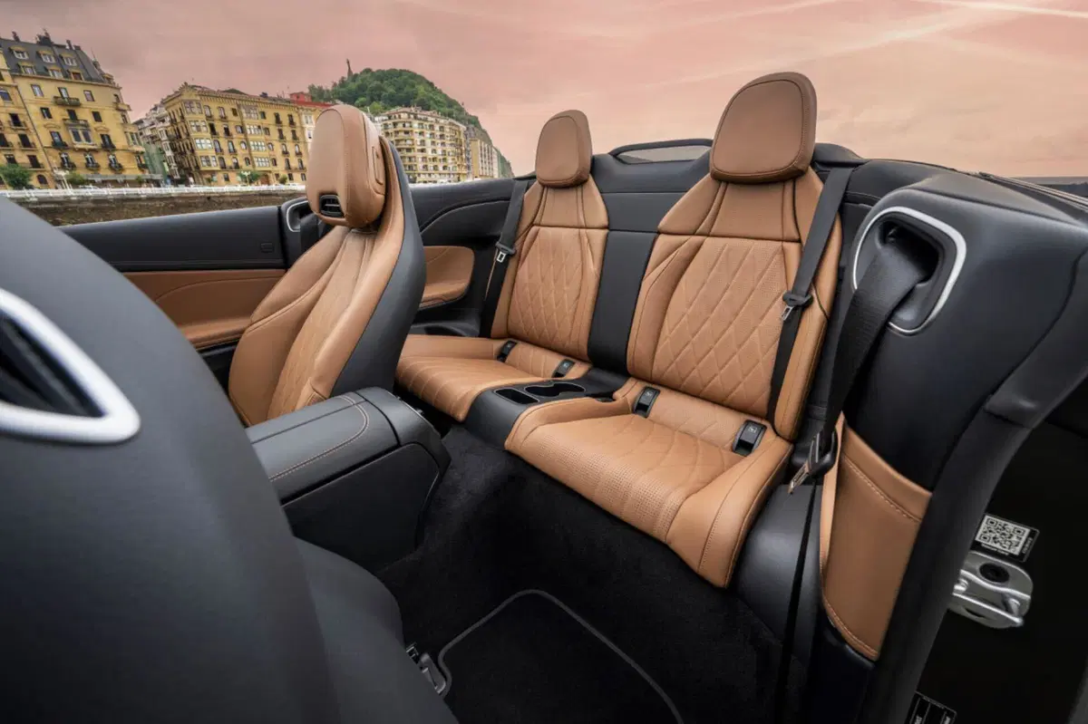 Mercedes CLE Cabriolet, pronta per l’estate en plein air  (21)
