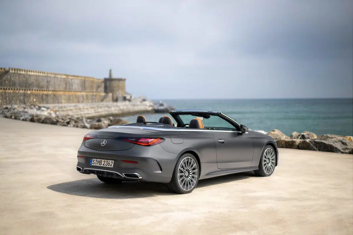 Mercedes CLE Cabriolet, pronta per l’estate en plein air  (22)