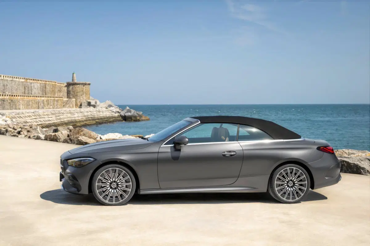 Mercedes CLE Cabriolet, pronta per l’estate en plein air  (25)
